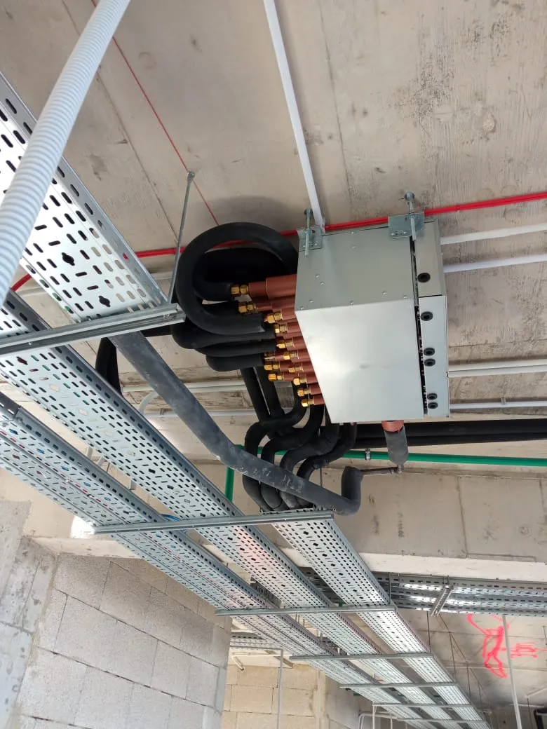 Kuti shpërndarëse VRF me tubacion bakri